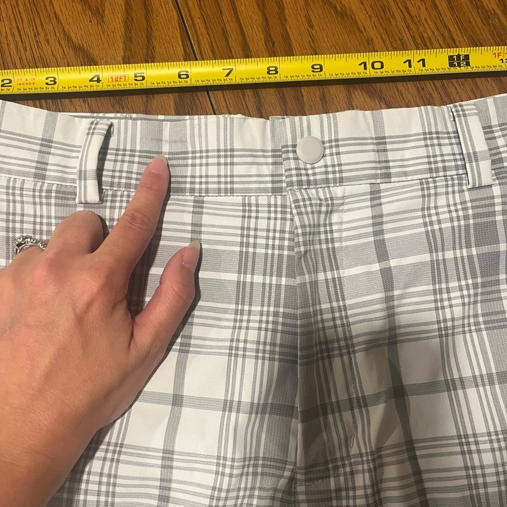 Nike Golf Dri-Fit Plaid Shorts - Size Medium - Picture 3 of 9